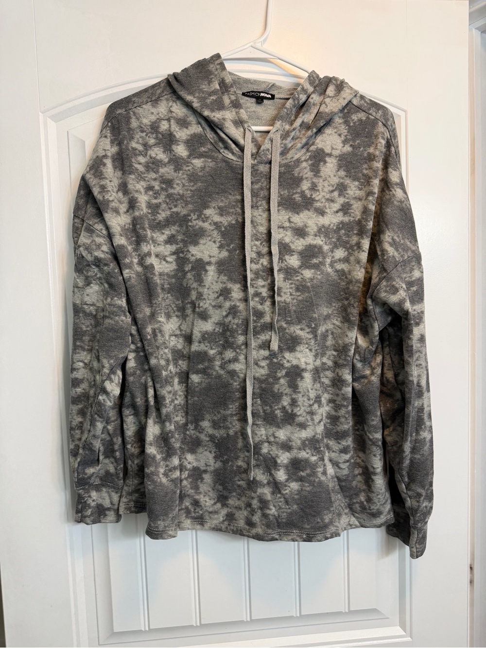 Women’s Gray Tie-Dye Hooded Sweater - Casual Pullover